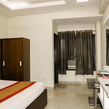 Hotel Centra Inn New Delhi Exteriör bild
