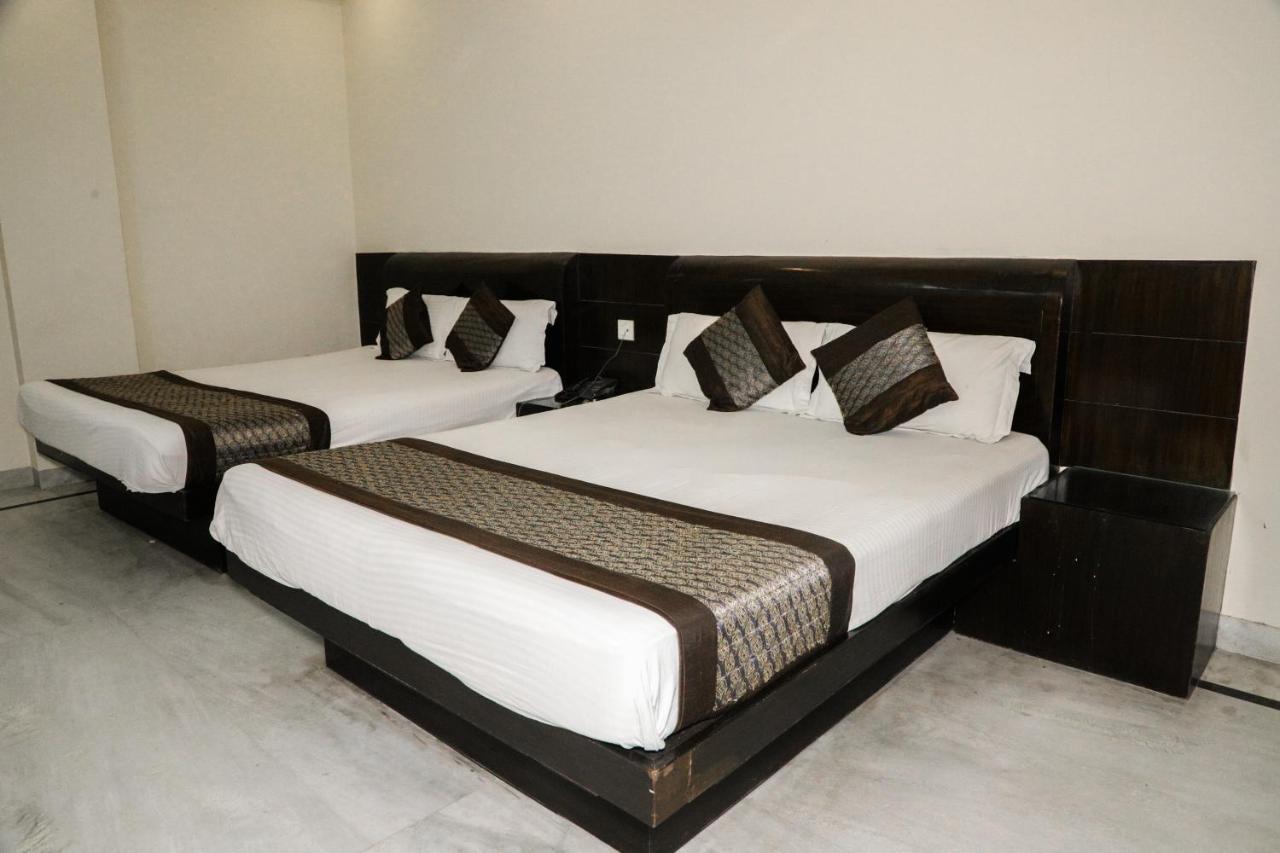 Hotel Centra Inn New Delhi Exteriör bild