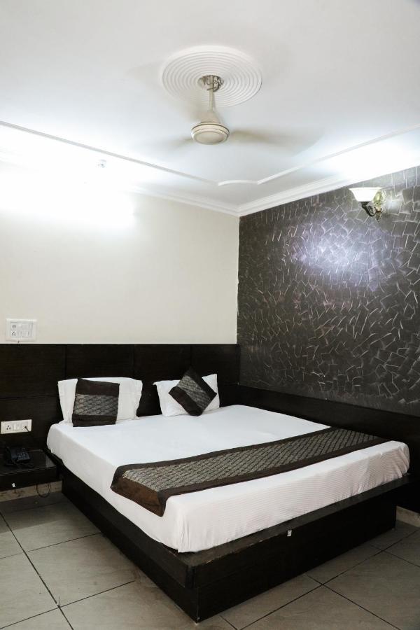 Hotel Centra Inn New Delhi Exteriör bild
