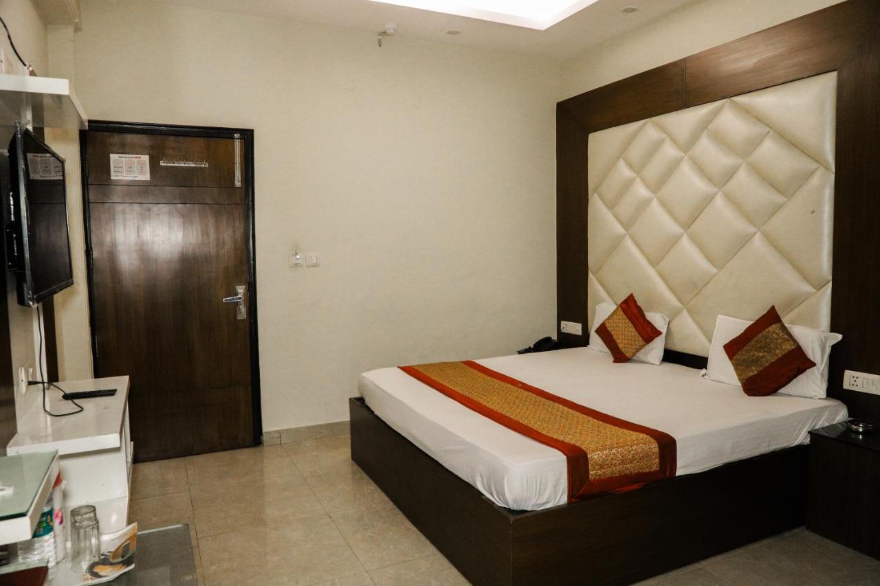 Hotel Centra Inn New Delhi Exteriör bild