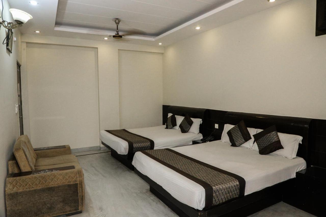 Hotel Centra Inn New Delhi Exteriör bild