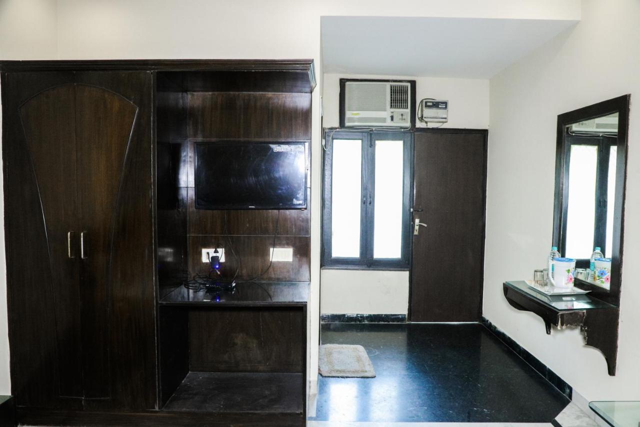 Hotel Centra Inn New Delhi Exteriör bild